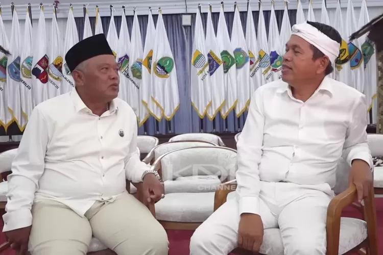 Gubernur Jawa Barat, Dedi Mulyadi mengobrol dengan Yai Min Eks Dosen UIN Malang yang viral (Tangkapan layar Youtube KANG DEDI MULYADI CHANNEL)