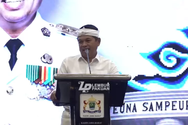 Dedi Mulyadi memberikan sambutan dan pesan saat hadir di acara Musyawarah Provinsi (Musprov) Kadin Jawa Barat (Tangkapan layar Youtube LEMBUR PAKUAN CHANNEL)