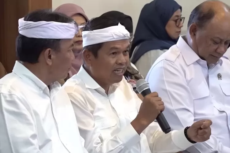 Gubernur Jawa Barat, Dedi Mulyadi saat membahas Makan Bergizi Gratis (MBG) dengan kepala BGN (Tangkapan layar Youtube KANG DEDI MULYADI CHANNEL)