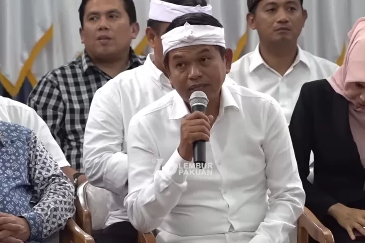 Gubernur Jawa Barat, Dedi Mulyadi dalam diskusi bersama kepala Bapenda dan kepala daerah di Jabar (Tangkapan layar Youtube LEMBUR PAKUAN CHANNEL)