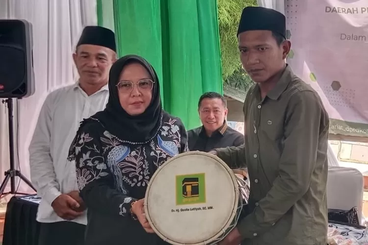 Anggota DPRD Kota Depok dari PPP, Qonita Lutfiyah menggelar reses, di RT4/12, Kelurahan Pengasinan, Kecamatan Sawangan, Minggu (5/10). (suara kota)