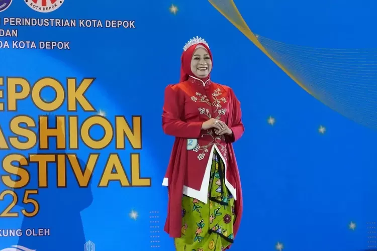Wakil Ketua DPRD Kota Depok, Yuni Indriany ikut meriahkan Depok Fashion Festival (DFF) 2025, Sabtu (4/10). (DOKUMEN PEMKOT DEPOK)