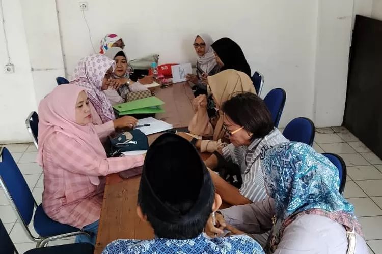 MUSYAWARAH : Kader PKK Kelurahan Pasir Putih, Kecamatan Sawangan, Kota Depok, beberapa waktu lalu.  (RISKY DWI LESTARI/RADAR DEPOK)
