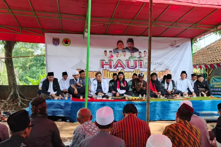 Camat Tapos, Jarkasih saat acara Haul Nyimas Utari di Kecamatan Tapos, Kota Depok, Sabtu (4/10). (AGNESYA WIANDA/RADAR DEPOK)