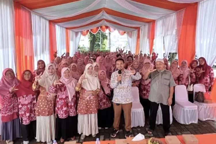 Anggota Fraksi PKS DPRD Kota Depok, Ade Firmansyah, saat menjalani reses.  (ist)