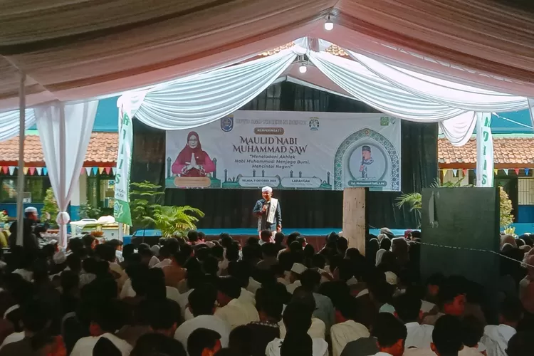 Pelaksanaan Peringatan Maulid Nabi Muhammad SAW 1447 Hijriah di SMP Negeri 21 Depok, yang terletak di Jalan Raya Krukut, Kelurahan Krukut, Kecamatan Limo. (ANDIKA EKA/RADAR DEPOK)