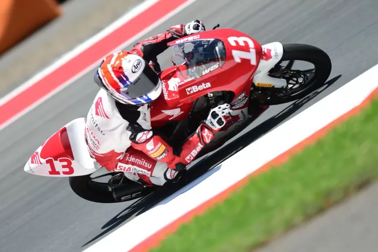 Performa M Badly Ayatullah, salah satu pebalap muda binaan Astra Honda Motor (AHM) dalam putara kelima Idemitsu Asia Talent Cup (IATC) 2025