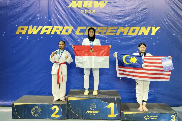 Salah satu siswa SMPN 27 Depok yang mendapatkan podium pertama di Tingkat Internasional. (ANDIKA EKA/RADAR DEPOK)