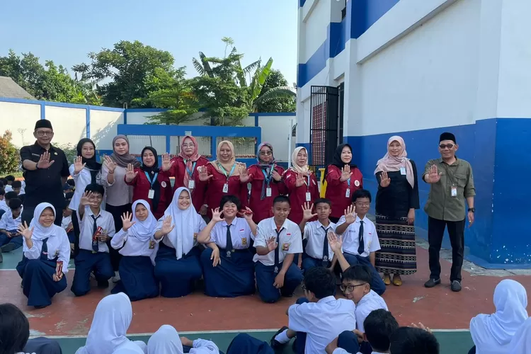 Foto bersama usai pelaksanaan sosialiasi oleh WPA Kecamatan Pancoranmas di SMPN 30 Depok.  (ANDIKA EKA/RADAR DEPOK)