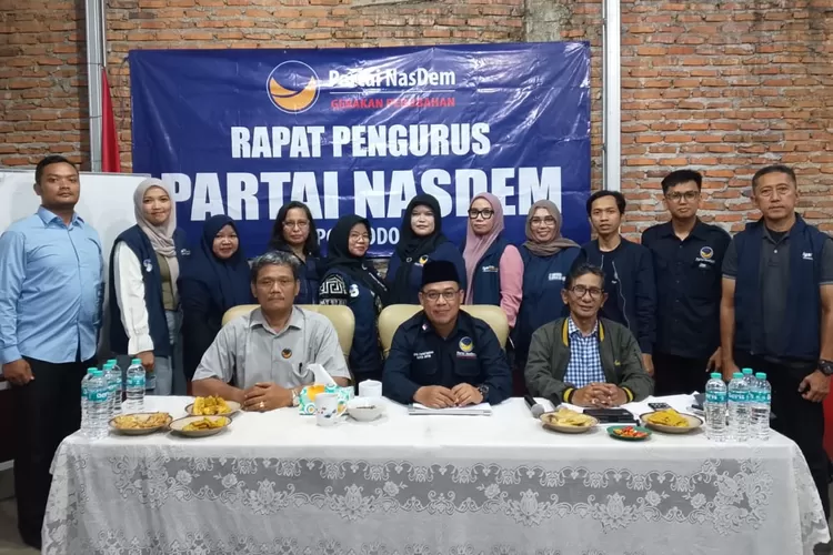 Foto bersama Rapat Pengurus DPD Partai Nasdem Kota Depok menyambut HUT ke 14 (DOKUMEN NARASUMBER)