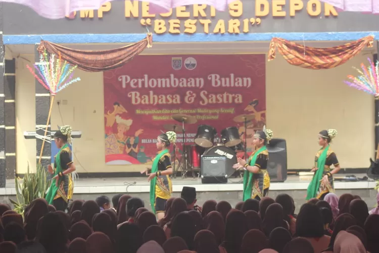 Pelaksanaan kegiatan bulan bahasa di SMPN 9 Depok yang terletak di Kelurahan/Kecamatan Cipayung ini, selama tiga hari 13, 14 dan 15 Oktober 2025. (ANDIKA EKA/RADAR DEPOK)