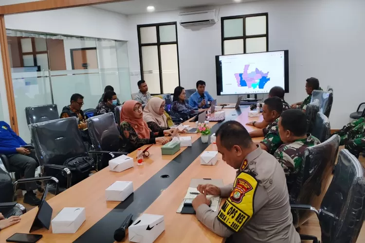 Rapat kordinasi lintas sektor terkait pengawasan pelaksanaan MBG di Kota Depok.  (ANDIKA EKA/RADAR DEPOK)