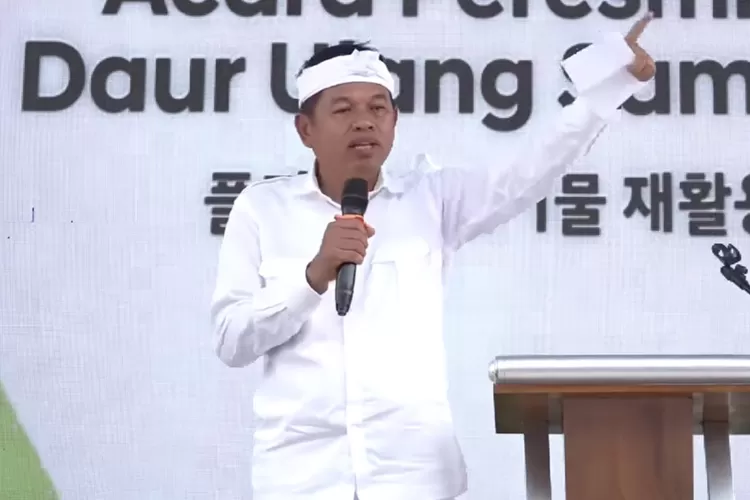 Gubernur Jawa Barat, Dedi Mulyadi saat berikan sambutan di acara Peresmian Bank Sampah dengan Fasilitas Daur Ulang di Kabupaten Bekasi   (Tangkapan layar Youtube LEMBUR PAKUAN CHANNEL)