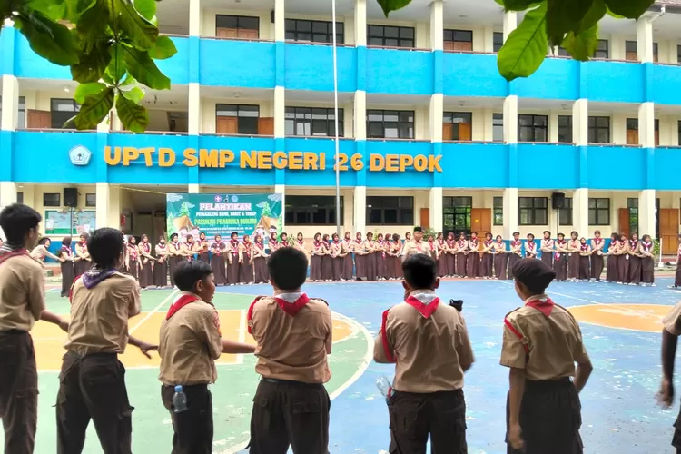 Pelaksanaan Persami di halaman SMPN 26 Depok, selama dua hari, 18-19 Oktober 2025. (ANDIKA EKA/RADAR DEPOK)