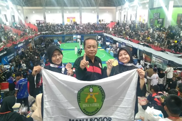 Peserta didik MAN 1 Bogor yang berhasil mendapatkan juara dalam ajang Lomba Pencak Silat Tingkat Nasional BNN Cup 6 yang digelar di Kota Depok.&nbsp; (ANDIKA EKA/RADAR DEPOK)