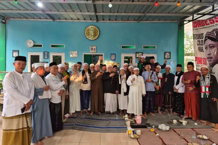 Majelis Taklim Al Mubarok didatangi puluhan ulama, kiyai, dan para jamaah subuh keliling Az Zikra, Sabtu (18/10) pagi.  (RISKY DWI LESTARI/RADAR DEPOK)