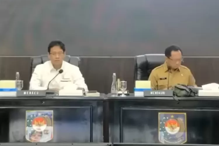 Menteri Keuangan (Menkeu), Purbaya Yudhi Sadewa rapat koordinasi dengan Menteri Dalam Negeri Tito Karnavian tentang inflasi (Tangkapan layar Youtube Kemendagri RI)