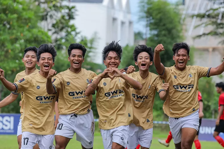 GWR Family FC saat berhadapan dengan Citeureup Raya dalam laga perdana Liga 4 Seri 2 Piala Gubernur Jawa Barat dengan kemenangan tipis 2-1, Sabtu (25/10). (DOKUMEN GWR FAMILY FC)