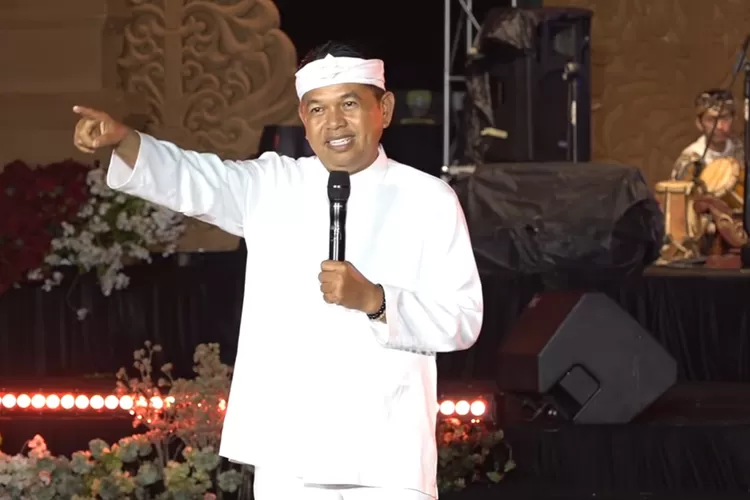 Gubernur Jawa Barat, Dedi Mulyadi dalam acara Medal Gapura Ekosistem Budaya Kasumedangan di Pusat Penelitian Sumedang (Tangkapan layar Youtube LEMBUR PAKUAN CHANNEL)