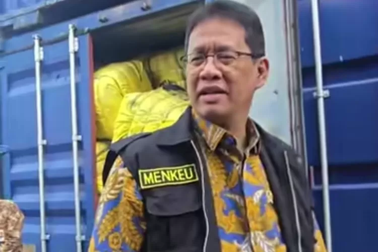 Menteri Keuangan (Menkeu) Purbaya Yudhi Sadewa saat sidak gudang impor ilegal di Cikarang (TikTok/@purbayayudhis)