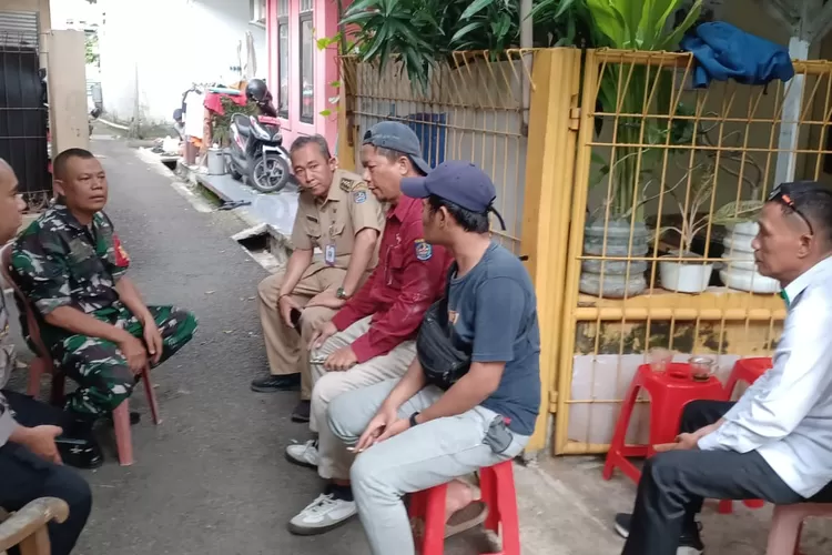 Kelurahan Mampang, Kecamatan Pancoranmas, Kota Depok saat memfasilitasi mediasi terkait dugaan pelecehan yang dilakukan Ketua Katar kepada warga setempat. (DOKUMEN KELURAHAN MAMPANG)