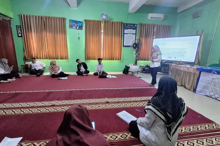 Kegiatan sosialiasi anti korupsi di SMPN 24 Depok, yang terletak di Jalan Kramat, Kelurahan Leuwinanggung, Kecamatan Tapos, Rabu (5/11).  (ANDIKA EKA/RADAR DEPOK)