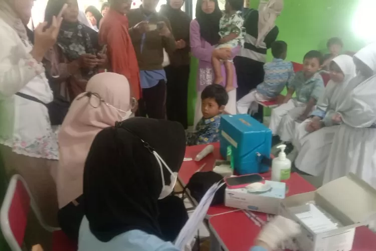 Pelaksanaan Bulan Imunisasi Anak Sekolah atau BIAS 2025 di SDN mekarjaya 20, yang terletak di Jalan Gandaria, Kelurahan Mekarjaya, Kecamatan Sukmajaya. (ANDIKA EKA/RADAR DEPOK)