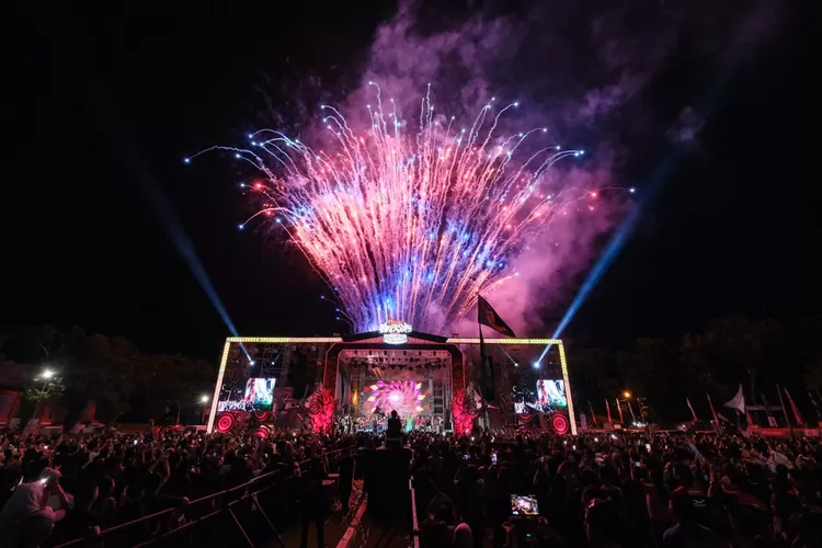 Kemeriahan gelaran Honda Bikers Day Pulau Sulawesi di Lapangan KONI Manado, Sulawesi Utara pada 1 November 2025