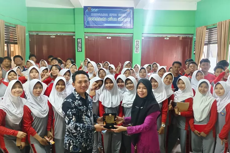 Pelaksaan Pendidikan Pemilih Berkelanjutan pasca Pemilu dan Pilkada 2024, di SMPN 24 Depok Depok.  (ANDIKA EKA/RADAR DEPOK)