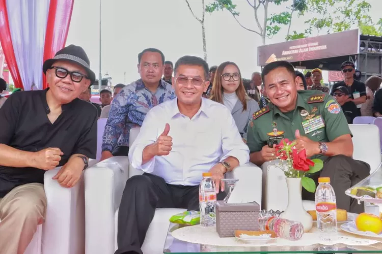  Wakil Gubernur Jawa Barat Erwan Setiawan bersama jajaran Pemerintah Daerah Provinsi Jawa Barat serta unsur TNI (jabarprov.go.id)