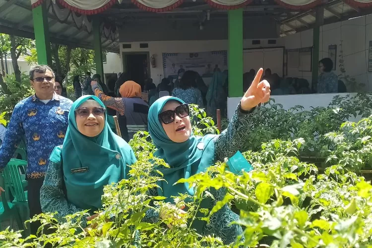 Jambore TP PKK Bina Wilayah (BinWil) di RW12 Kelurahan Pengasinan, Kecamatan Sawangan, Kota Depok, Senin (17/11) siang. (RISKY DWI LESTARI/RADAR DEPOK)