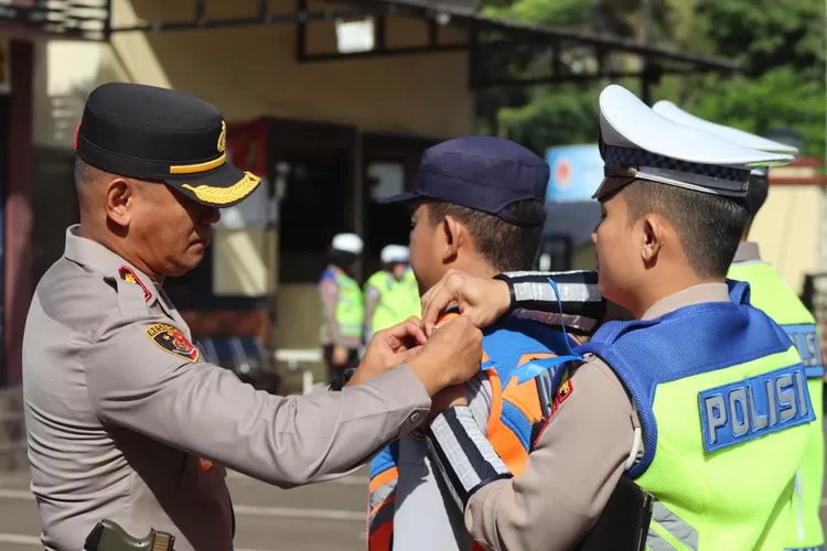 Wakapolres Metro Depok, AKBP Akmal, meimpin upacara dimulainya Operasi Zebra. Polres Metro Depok  (Polres Metro Depok)