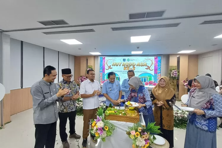 Anggota DPRD Kota Depok dari Fraksi PKS, Nuryuliani saat mengikuti peresmian dua layanan baru di RSUD ASA Kota Depok ( ANDIKA EKA/RADAR DEPOK)
