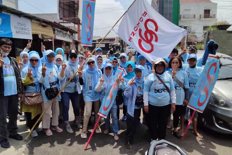 Relawan Supian Suri, Bolone SS saat menunjukan kekompakannya dalam kampanye Pilkada Depok 2024. (DOKUMEN BOLONE SS)