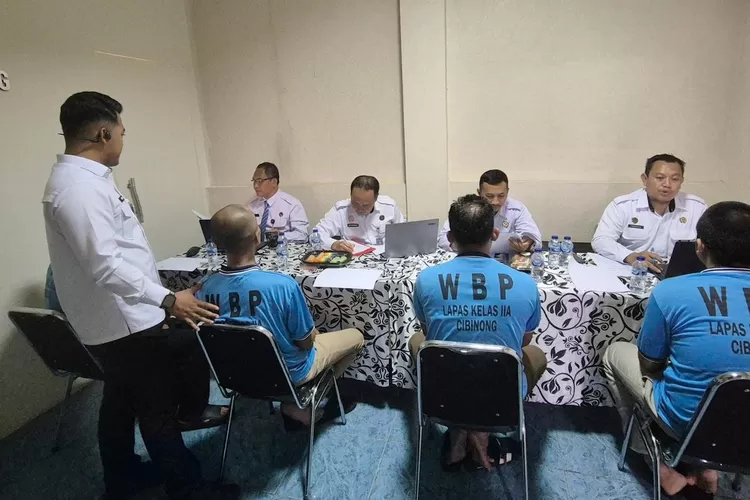 Lapas Cibinong menerima kunjungan peserta Pelatihan Pembimbing Kemasyarakatan (PK) Ahli Pertama melalui Jalur Perpindahan dari Jabatan Lain (PDJL), sebagai bagian dari agenda visitasi penelitian kemasyarakatan yang diselenggarakan oleh Badan Pengembangan Sumber Daya Manusia (BPSDM)  (Lapas Cibinong)