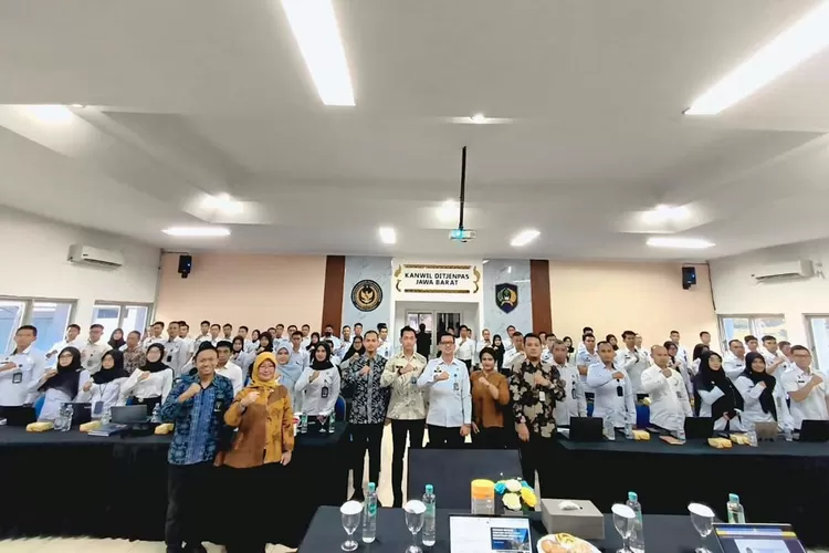 Lapas Cibinong mengirimkan satu orang petugas keuangan untuk mengikuti kegiatan Sosialisasi Pedoman Rencana Strategis (Renstra) Satuan Kerja serta Perencanaan Penganggaran, yang diselenggarakan oleh Kantor Wilayah Direktorat Jenderal Pemasyarakatan Jawa Barat bertempat, di Aula Kanwil Ditjenpas (Lapas Cibinong)