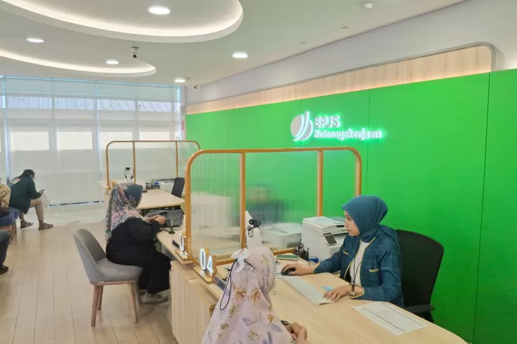 Suasana pelayanan BPJS Ketenagakerjaan.  (ISTIMEWA)