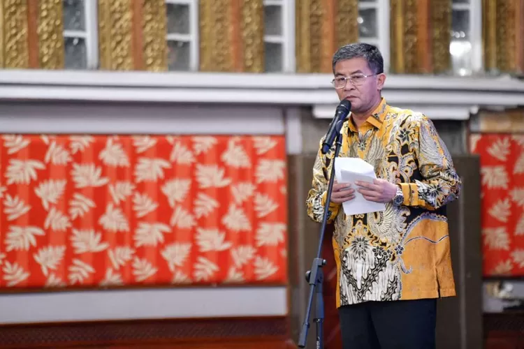 Wakil Gubernur Jawa Barat Erwan Setiawan pada Rapat Koordinasi (Rakor) Tim Pencegahan dan Percepatan Penurunan Stunting (TPPPS) Provinsi dan Kabupaten/ Kota se-Jawa Barat Tahun 2025, di Bale Asri Pusdai Bandung, Kamis (20/11/2025). (Jabarprov.go.id)