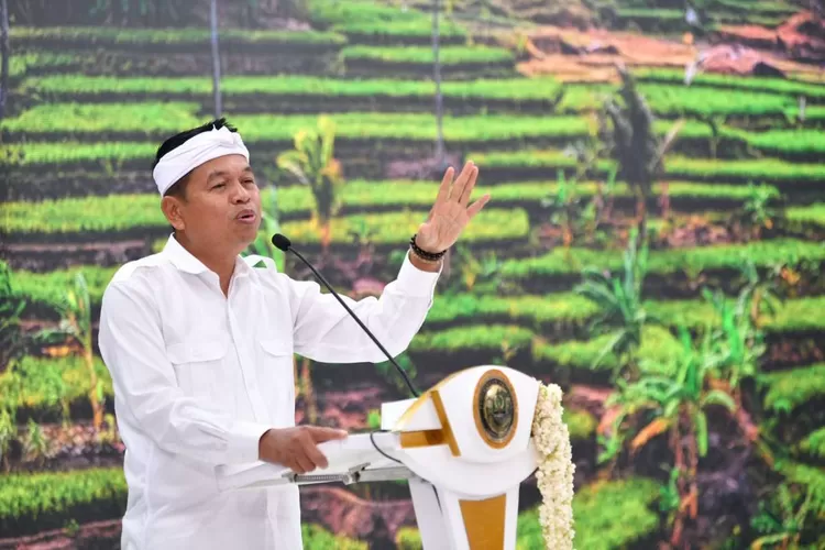 Gubernur Jawa Barat meminta tiga kepala desa di Kecamatan Telukjambe Timur, Kabupaten Karawang fokus bekerja di wilayah masing-masing cegah banjir (jabarprov.go.id)
