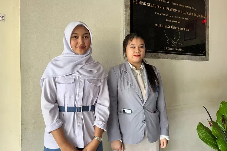 Dua pelajar asal Kota Depok, Zahra (kanan) dan Annisa (kiri) berkesempatan magang dan kuliah di luar negeri melalui program Depok Maju Go Global.&nbsp; (ISTIMEWA)