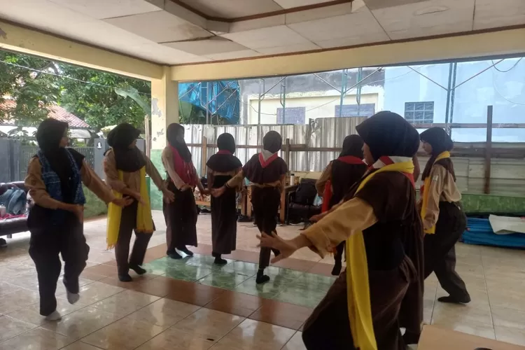 Suasana latihan tari di SDN Duren Serebu 4 yang terletak di Jalan Langsat, Kelurahan Duren Seribu, Kecamatan Bojongsari.&nbsp; (DOKUMEN SEKOLAH)
