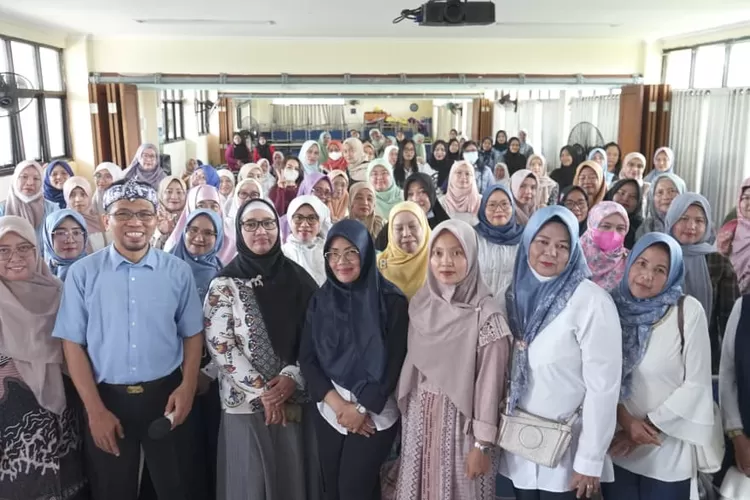 Pelaksanaan kegiatan parenting bagi OTM SMPN 26 Depok, pada Sabtu (29/11).&nbsp; (ANDIKA EKA/RADAR DEPOK)