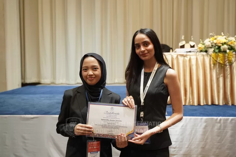 Siswa-siswi SMP Al-Hamidiyah yang berhasil meraih prestasi pada ajang AYIMUN ke-19. (DOKUMEN SEKOLAH)