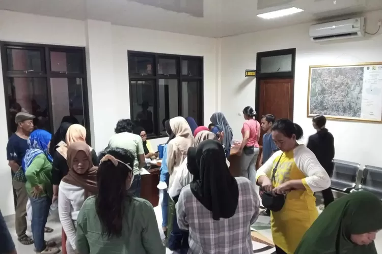Penyaluran BLTS Kesra di Kelurahan Mampang, Kecamatan Pancoranmas, Kota Depok, beberapa waktu lalu. (DOKUMEN PEMKOT DEPOK)