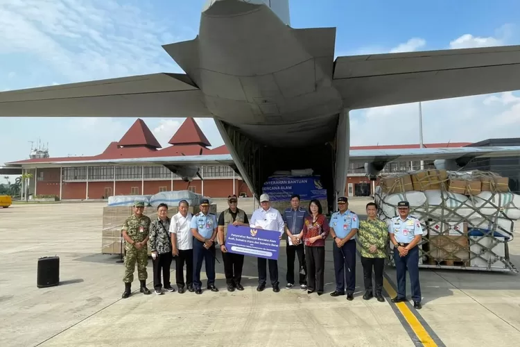 Bantuan 40 ton Kemenko Perekonomian untuk korban bencana tiga Provinsi di Sumatera (bnpb.go.id)