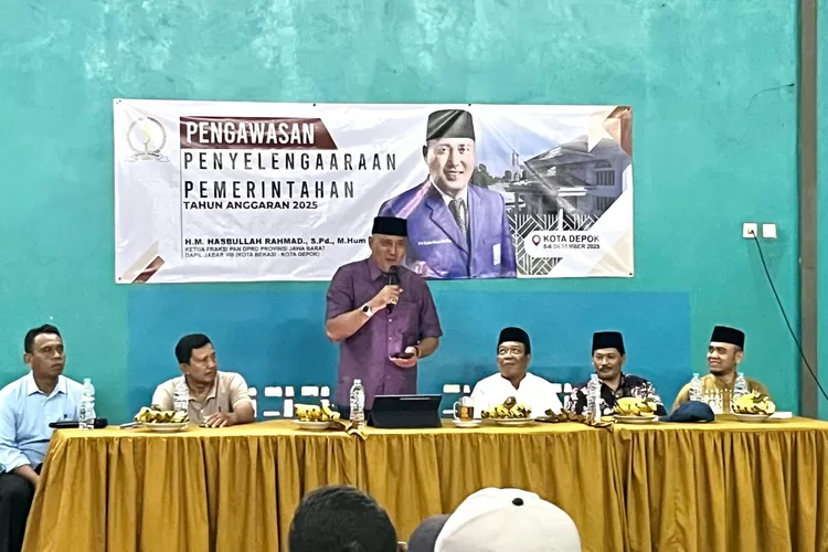 Pengawasan Penyelenggaraan Pemerintahan Tahun Anggaran 2025, Ketua Fraksi PAN DPRD Provinsi Jawa Barat Hasbullah Rahmad di Gor Herman Tajir Kelurahan Curug, Kecamatan Bojongsari, Jum&rsquo;at (5/12). (RISKY DWI LESTARI/RADAR DEPOK)