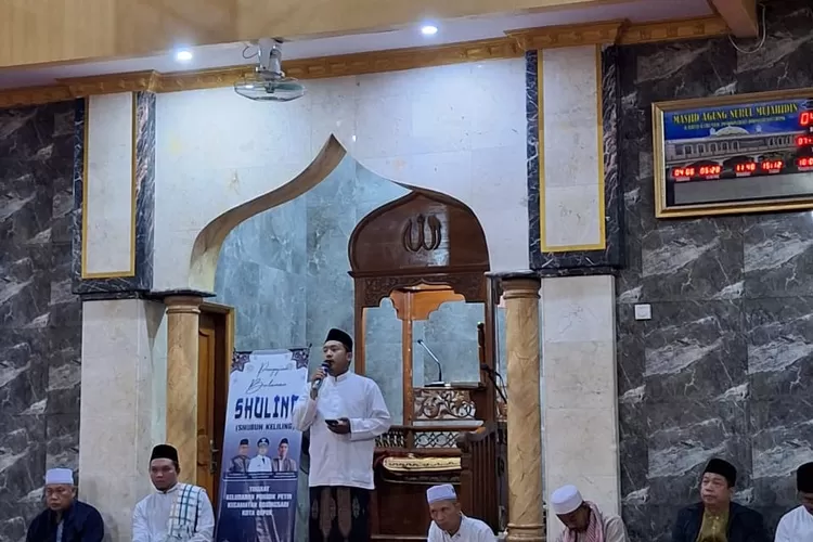 Shubuh Keliling Kelurahan Pondok Petir, Kecamatan Bojongsari yang berlangsung di Masjid Agung Nurul Mujahidin Jalan Terusan H Nawi Malik RT2/4 Kelurahan Pondok Petir, Minggu (7/12). (RISKY DWI LESTARI/RADAR DEPOK)