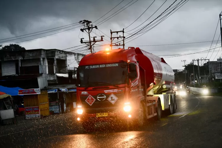 Ilustrasi pendistibusian BBM dan LPG untuk beberapa wilayah Aceh yang terdampak bencana banjir dan longsor (pertamina.com)