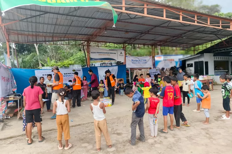 Relawan Gerakan Anak Negeri (GAN) hadir membawa secercah harapan melalui kegiatan trauma healing bagi anak-anak penyintas bencana. (PANCA/METROPOLITAN)