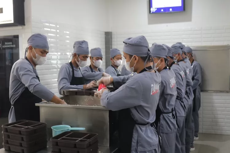 Lapas Cibinong semakin memperkuat kualitas pelayanan terutama dibidang pengolahan makanan bagi warga binaan melalui Dapur Sahabat (Lapas Cibinong)